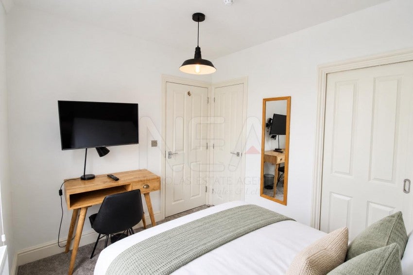 Room Swansea Road in Reading