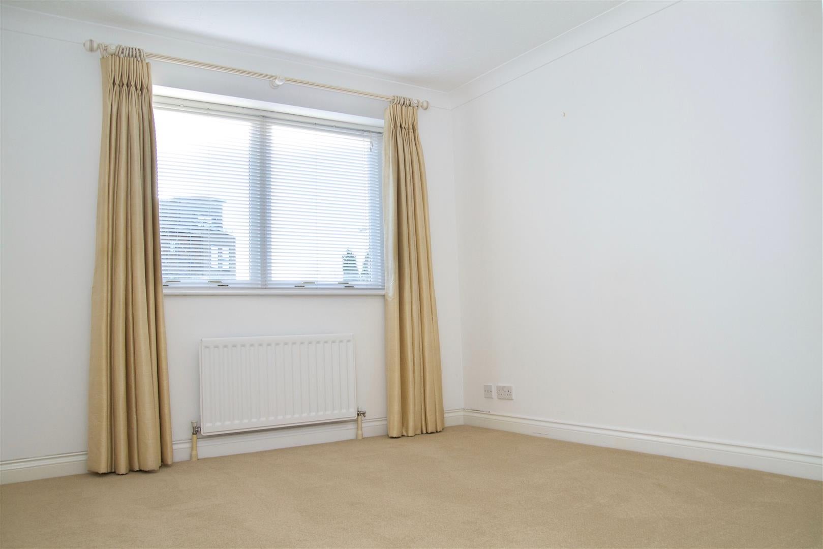 Flat Lower Kings Road in Dacorum