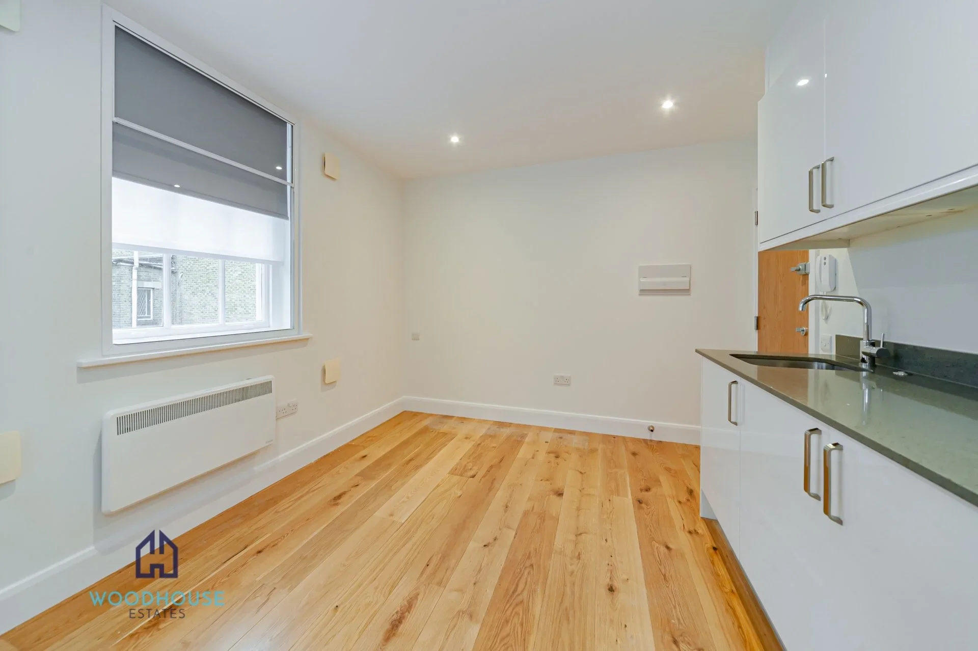 Flat Drakes Courtyard in Greater London