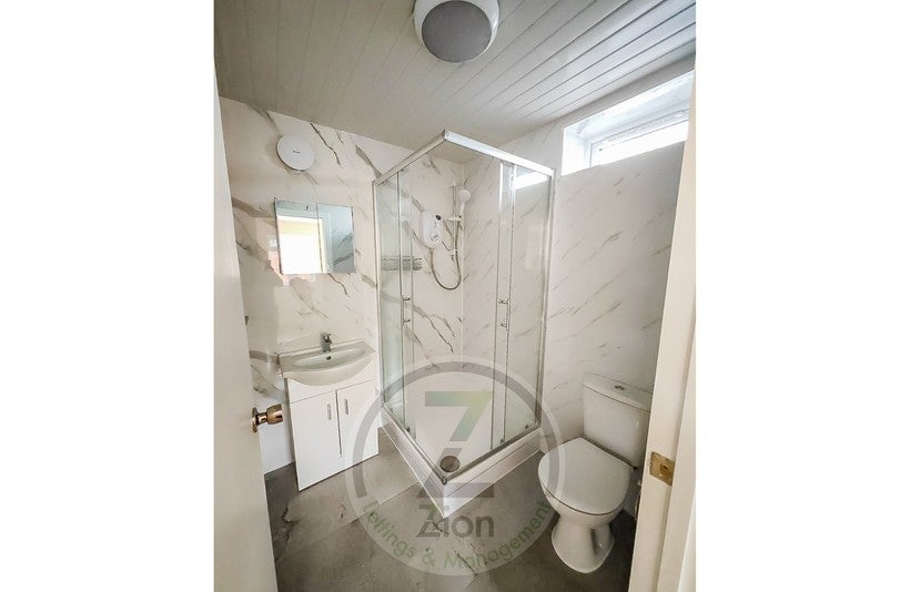 Flat Aurelia Gardens in Greater London