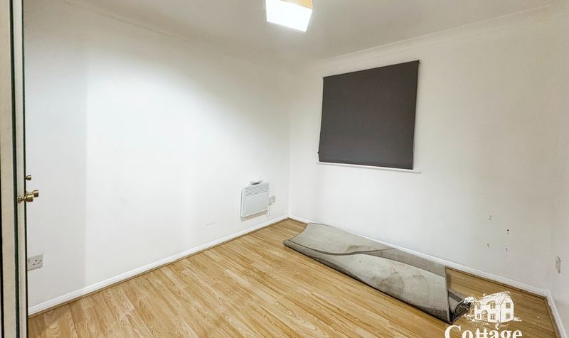 Flat Cherry Blossom Close in Greater London