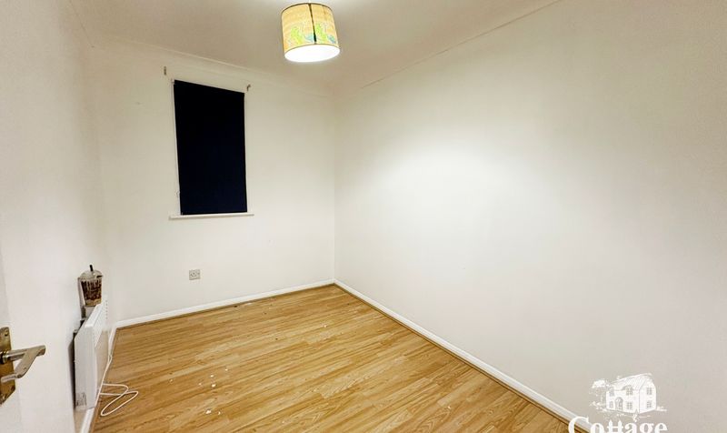 Flat Cherry Blossom Close in Greater London