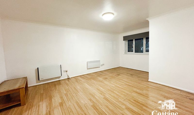 Flat Cherry Blossom Close in Greater London