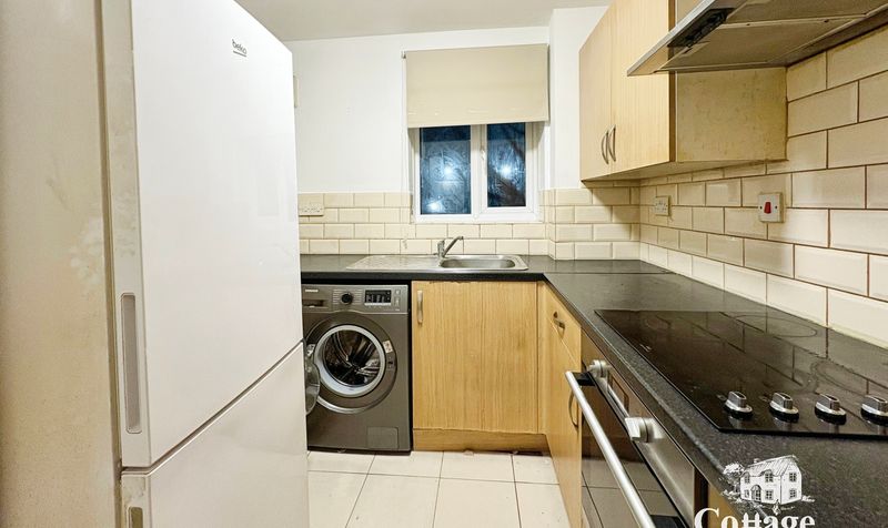Flat Cherry Blossom Close in Greater London