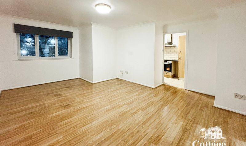 Flat Cherry Blossom Close in Greater London