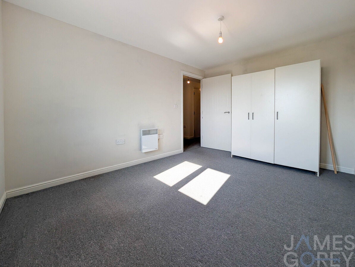 Flat Felixstowe Road in Greater London