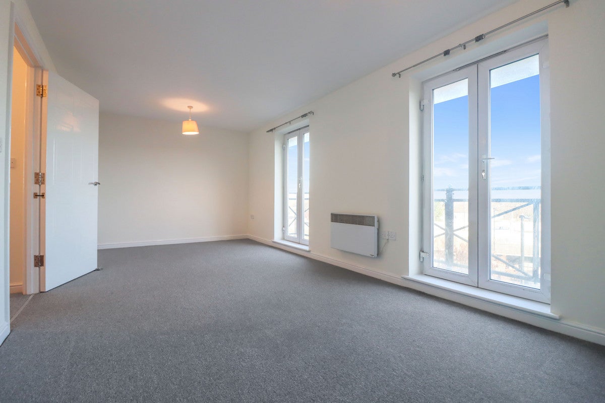 Flat Felixstowe Road in Greater London
