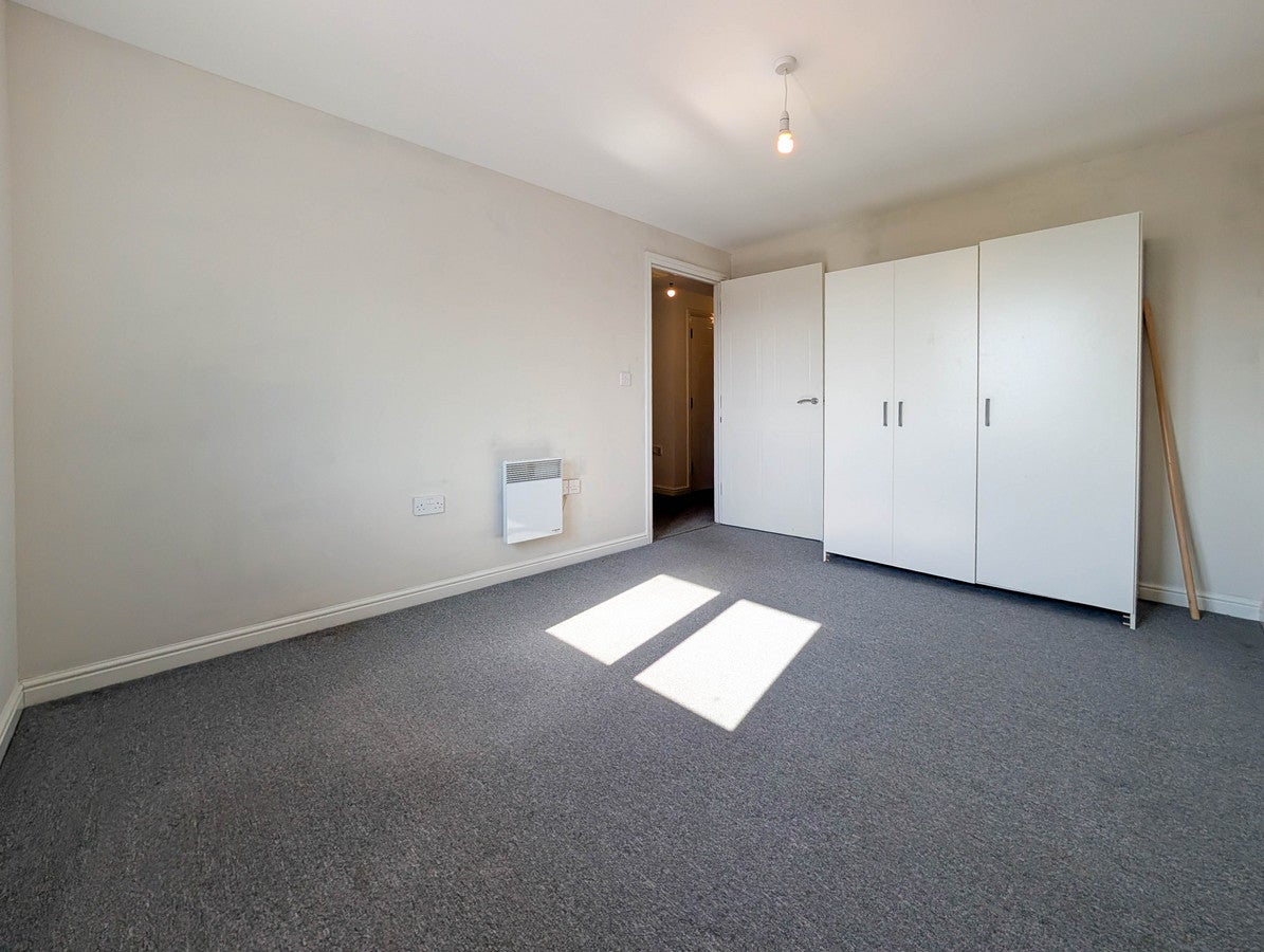 Flat Felixstowe Road in Greater London