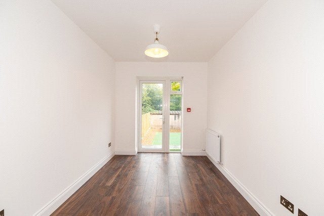 Room Davidson Road in Greater London