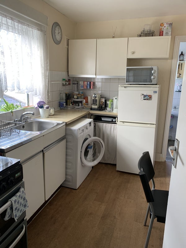 Room Gayford Road in Greater London