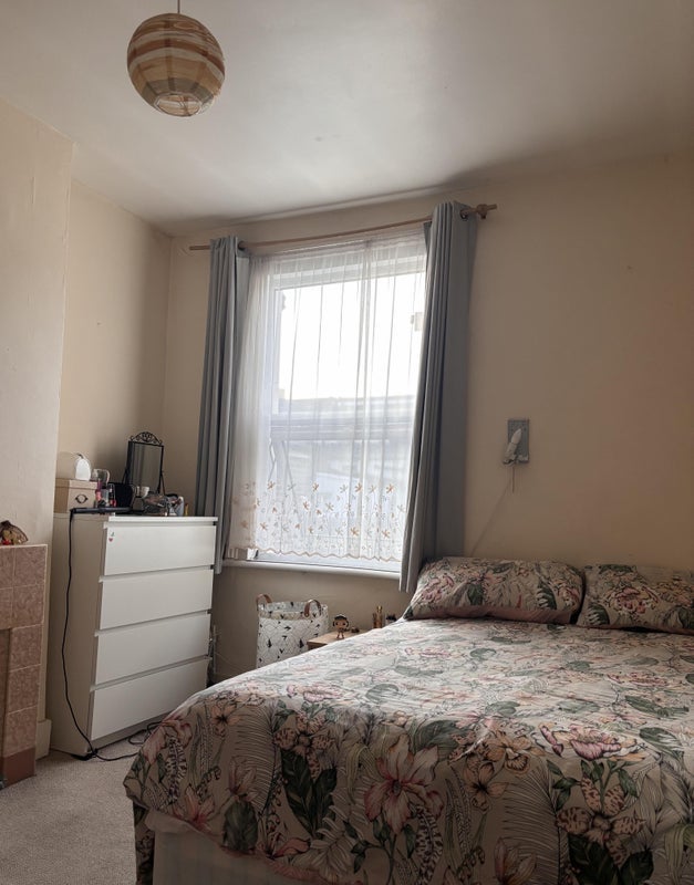 Room Gayford Road in Greater London