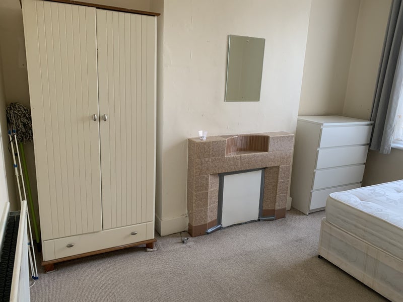 Room Gayford Road in Greater London