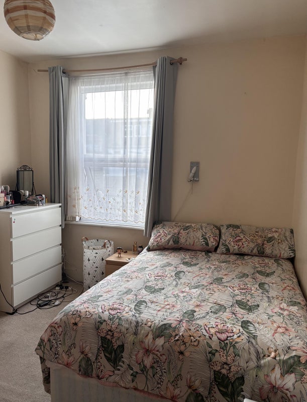 Room Gayford Road in Greater London
