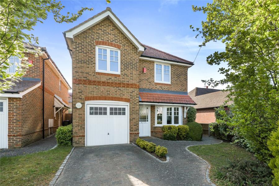 House Green Lane Avenue in Elmbridge