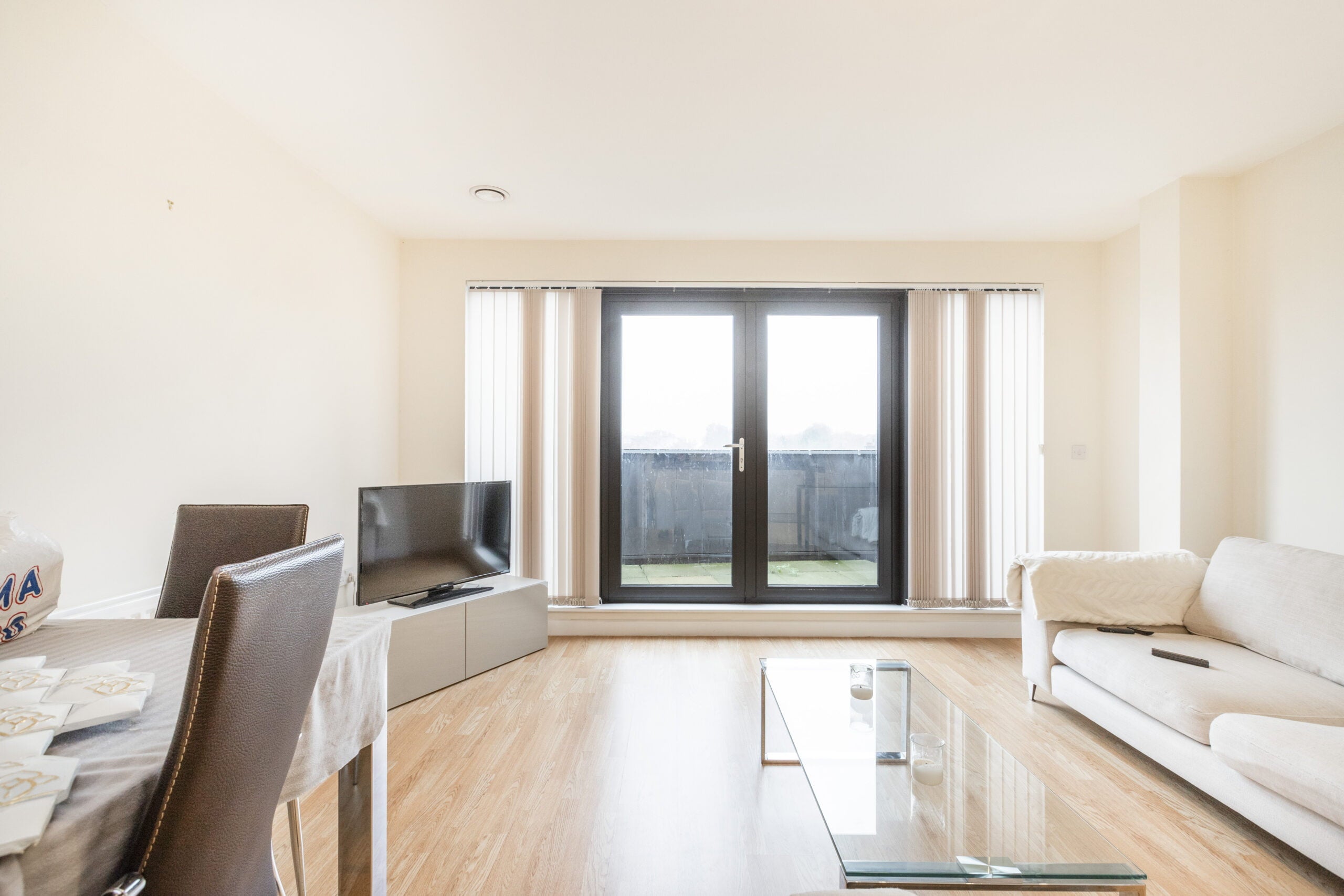 Flat Comber Close in London