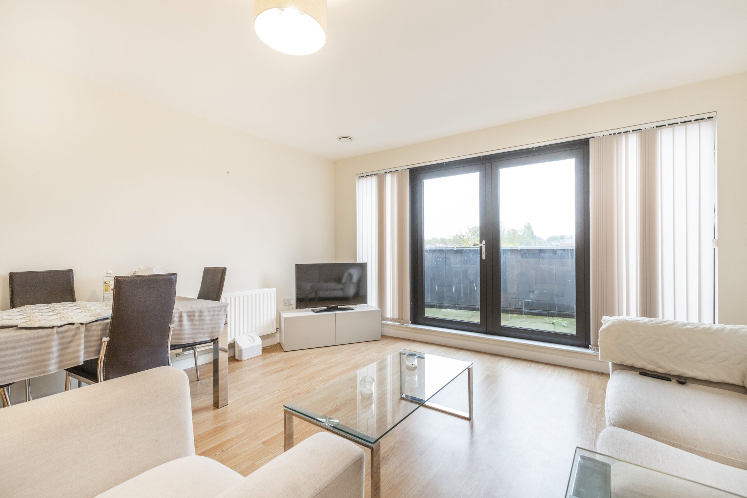Flat Comber Close in London