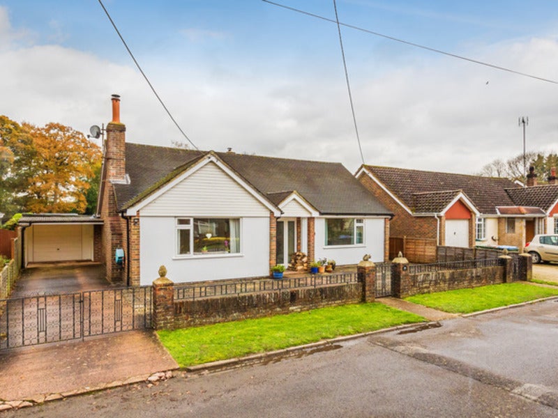 House Woodside Close in Horsham