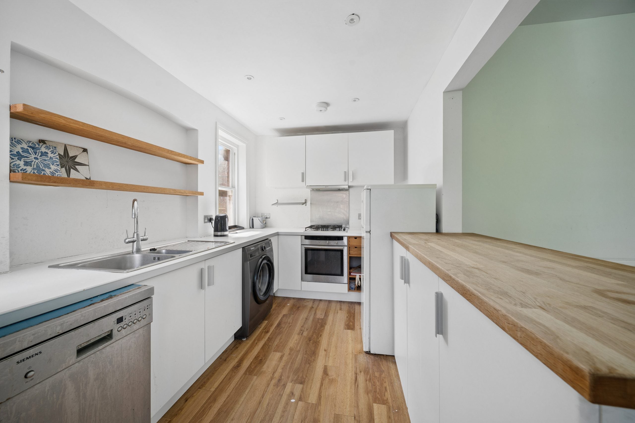 Flat Coolhurst Road in Greater London