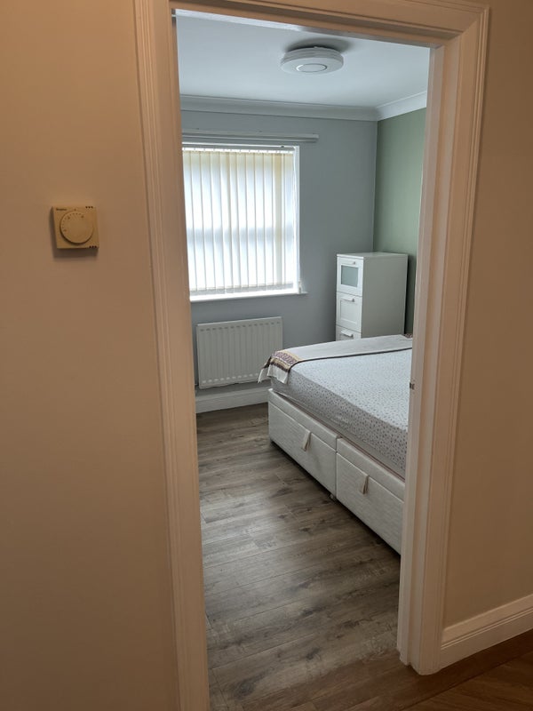 Room Olive Shapley Avenue in Manchester