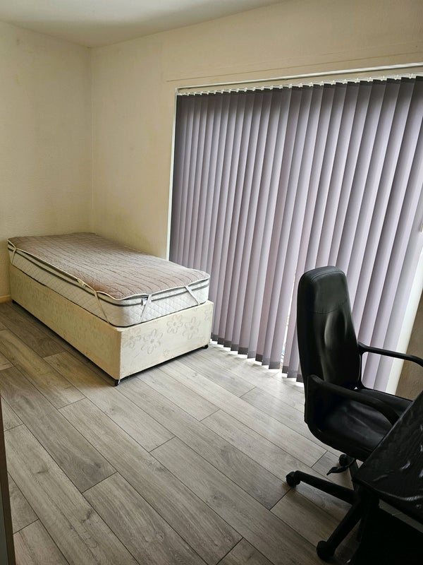 Room Charter Avenue in Coventry