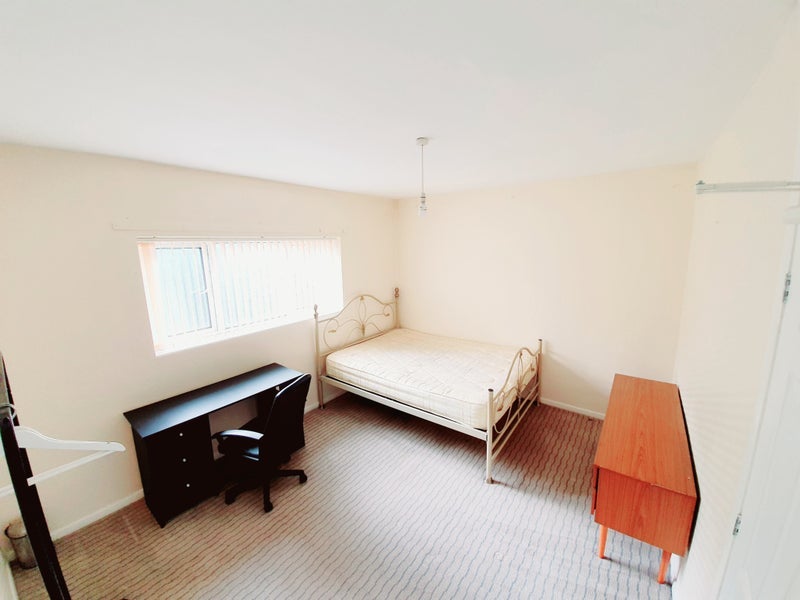 Room Charter Avenue in Coventry