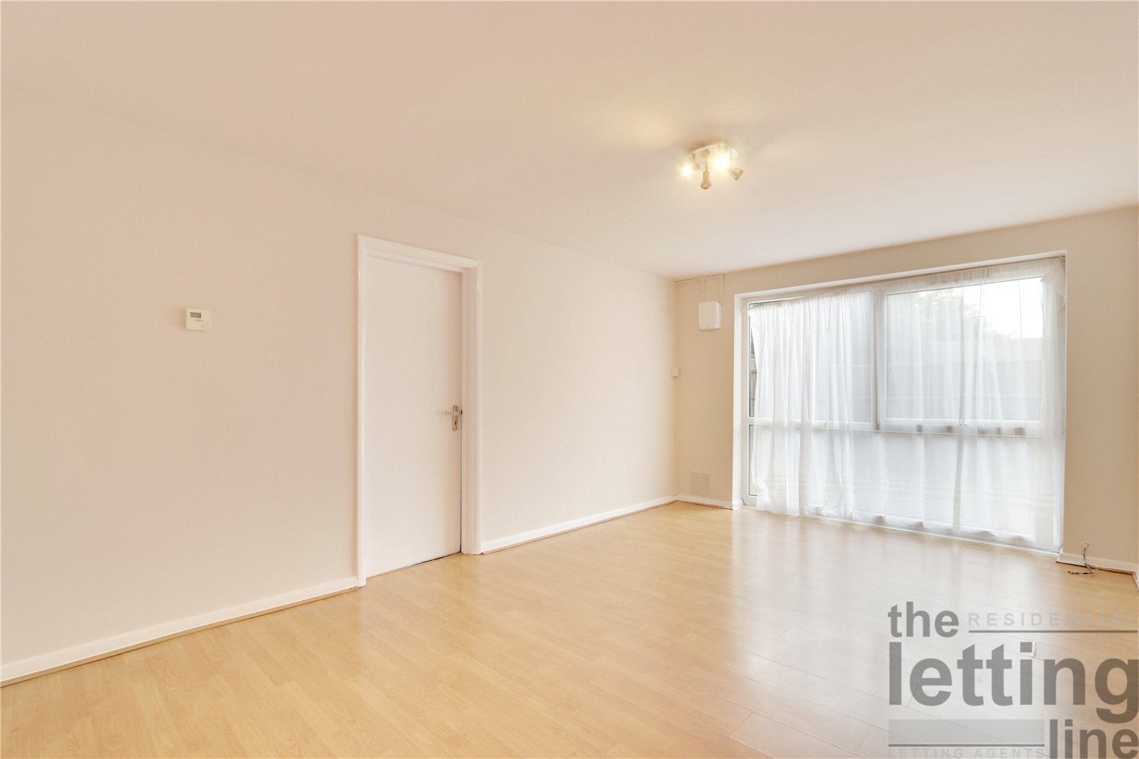 Flat Dunraven Drive in Greater London