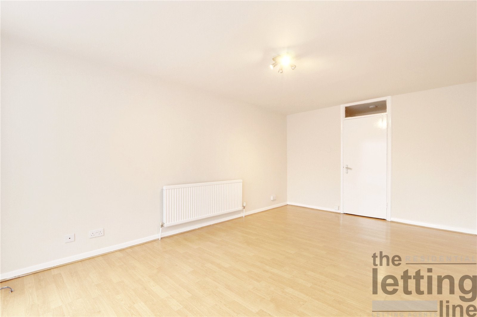 Flat Dunraven Drive in Greater London