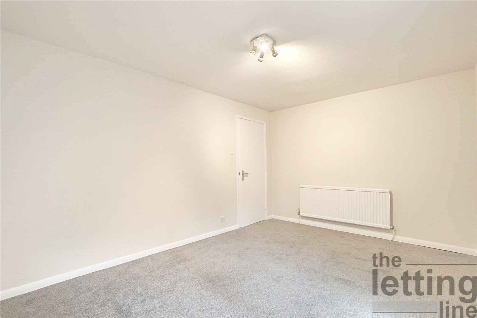 Flat Dunraven Drive in Greater London