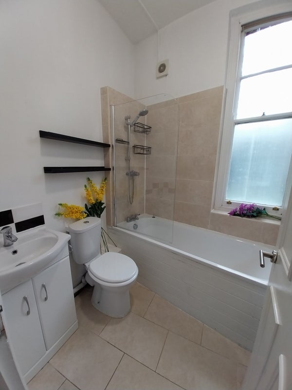 Room Upper Richmond Road in Greater London
