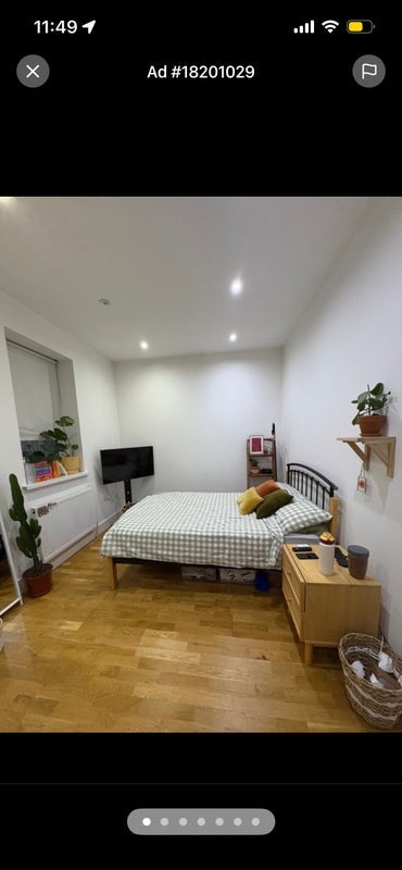 Room Tooting High Street in Greater London