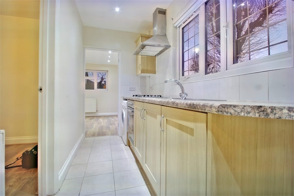 Flat Wellesley Avenue in Richings Park