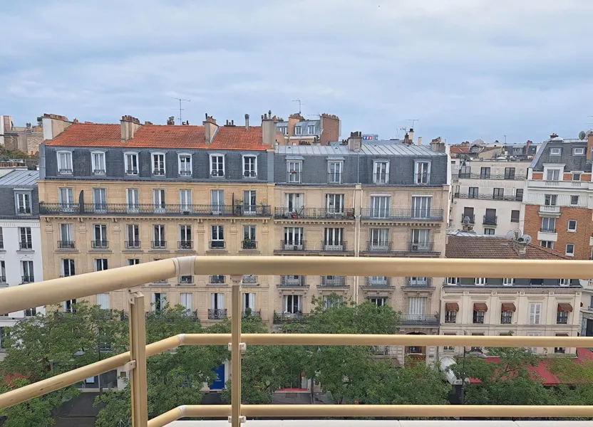 Flat Avenue de Versailles in Paris