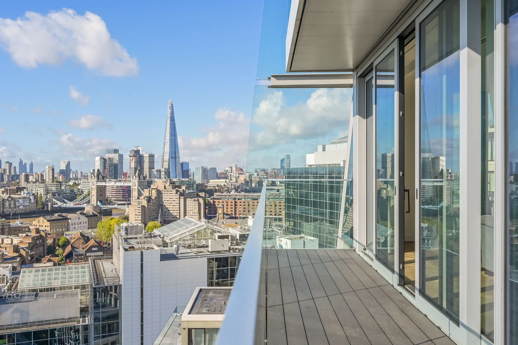 Flat Waterside Promenade in Greater London