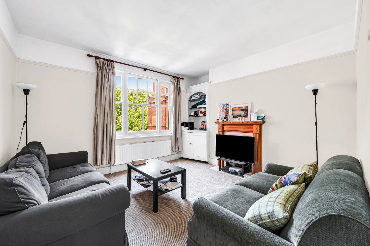 Flat Queen's Club Gardens in Greater London