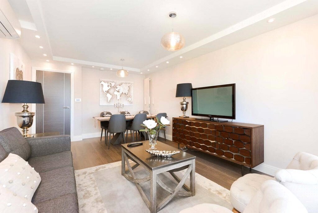 Flat Swiss Terrace in Greater London
