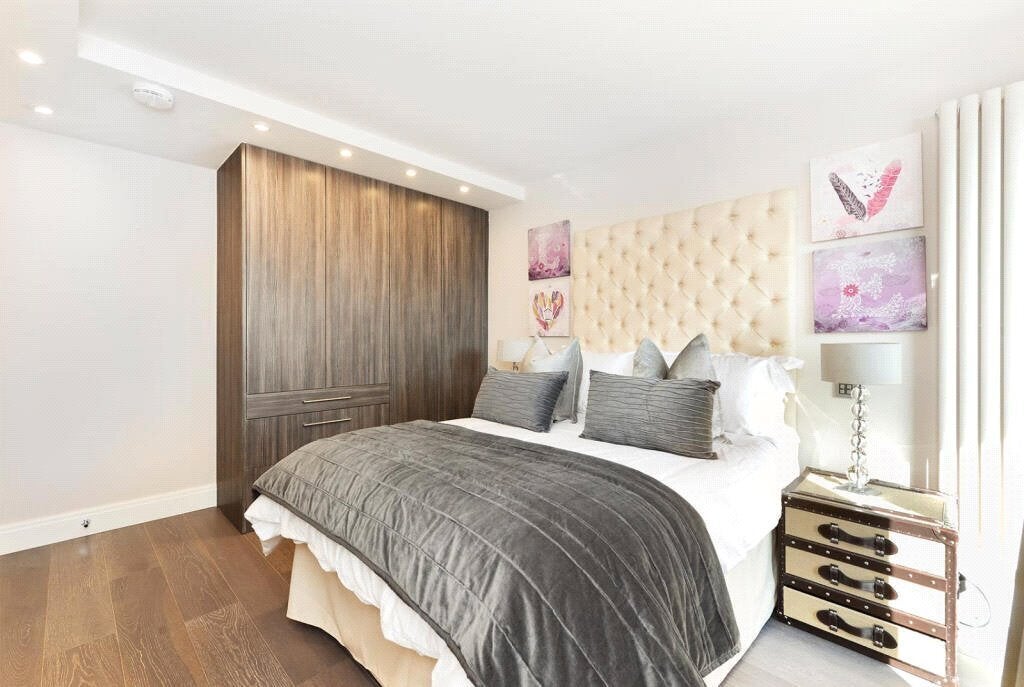 Flat Swiss Terrace in Greater London