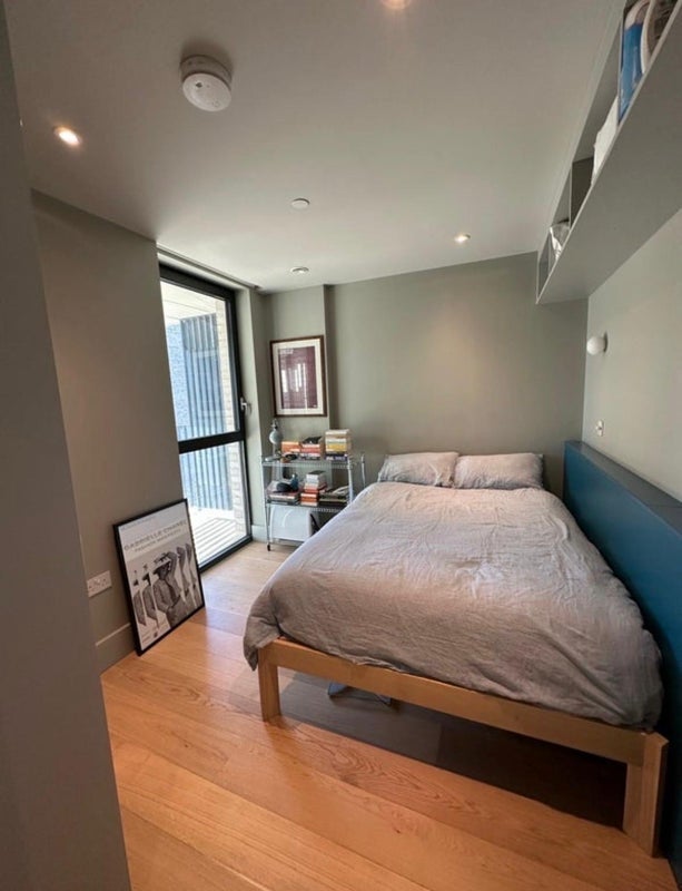 Room Crimscott Street in Greater London