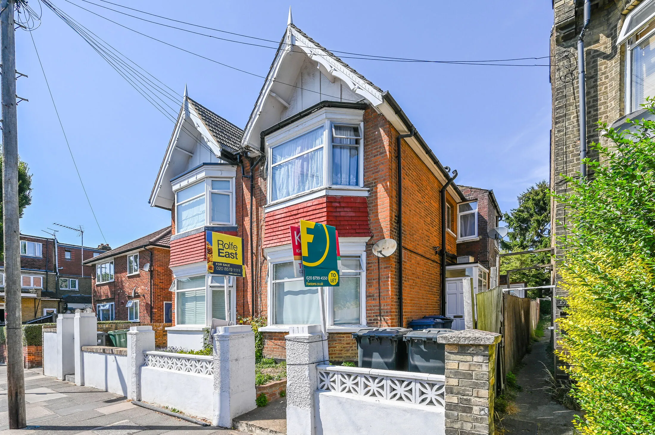 Flat Carlyle Road in Greater London