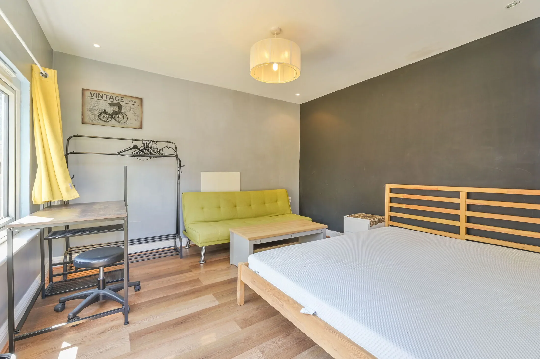 Flat Carlyle Road in Greater London