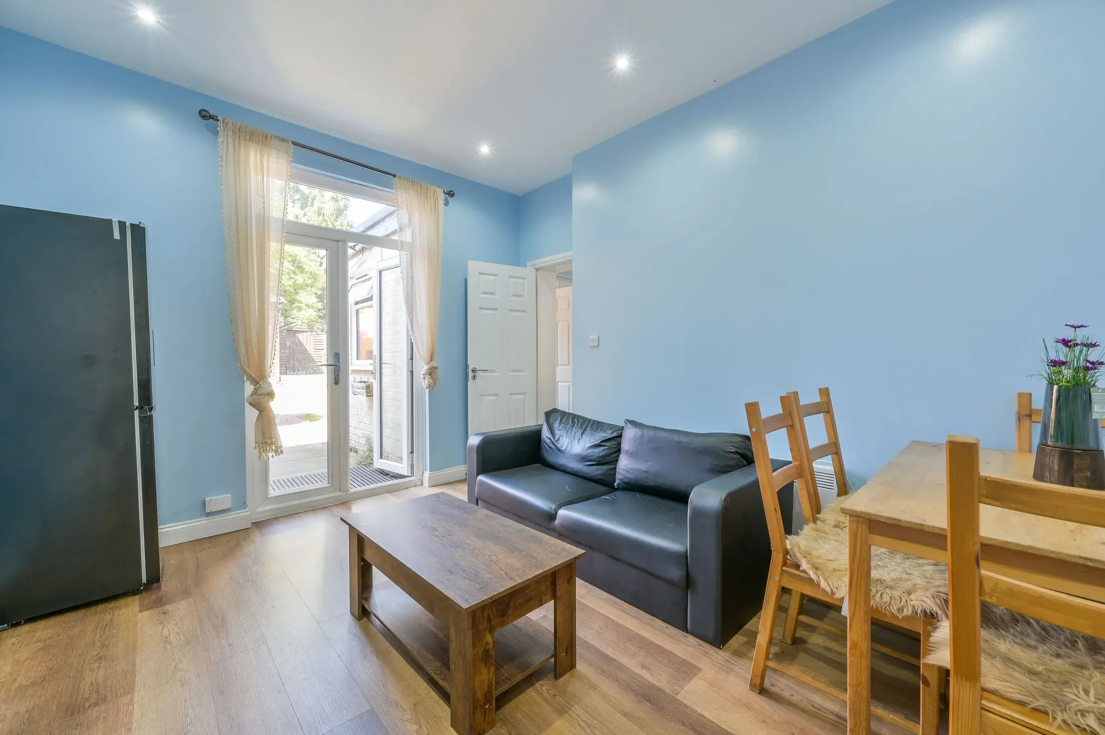 Flat Carlyle Road in Greater London