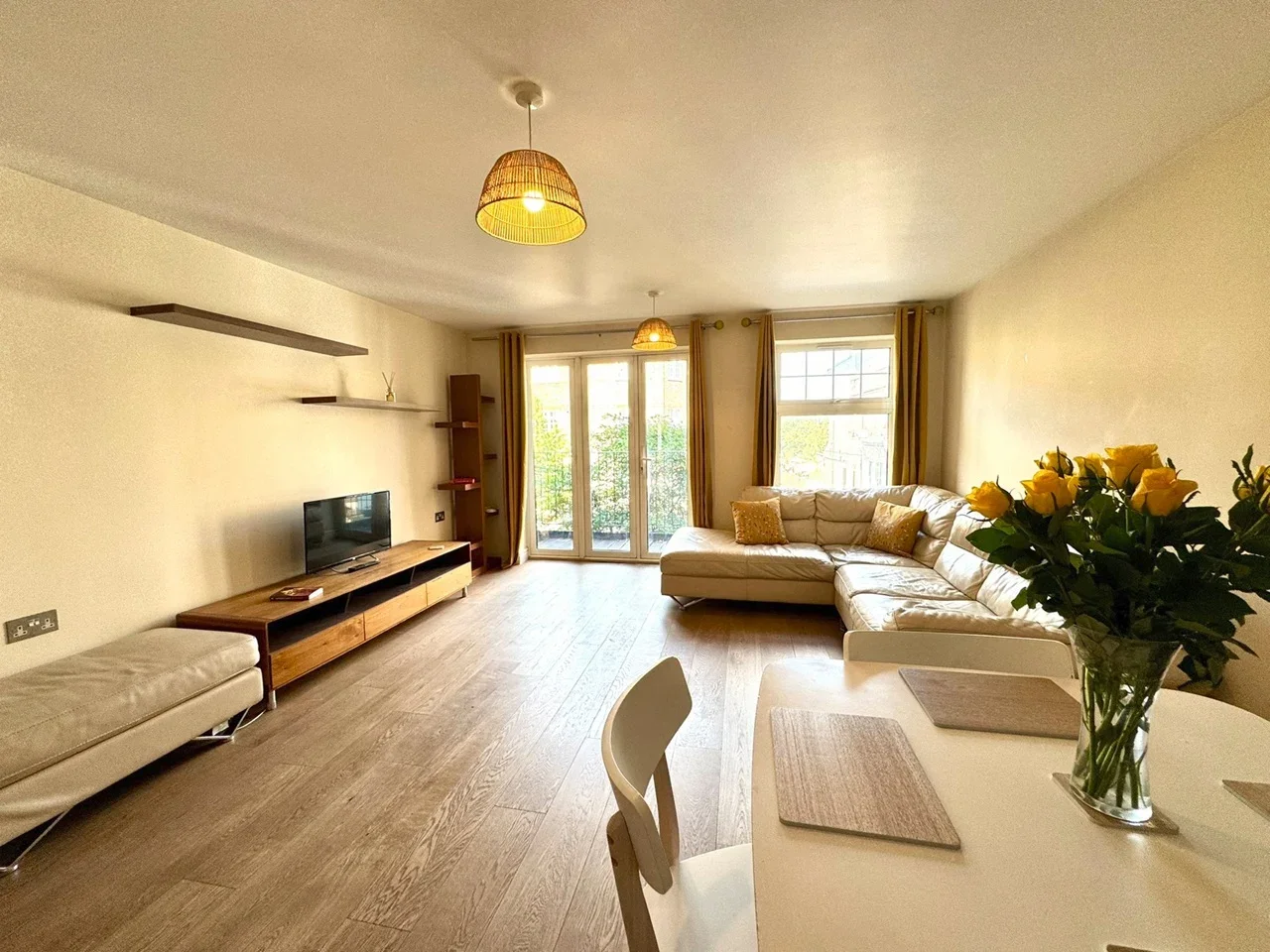 Flat Windmill Road in Greater London