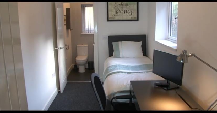 Room Dawlish Road in Birmingham