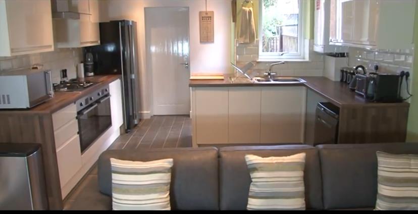 Room Dawlish Road in Birmingham
