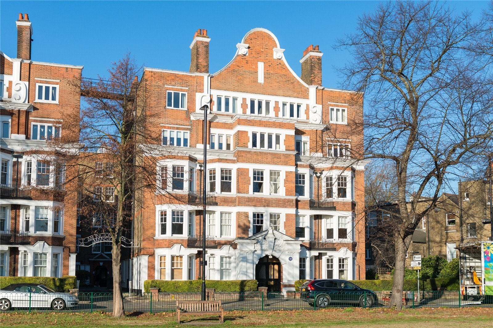 Flat Sutton Lane North in Greater London