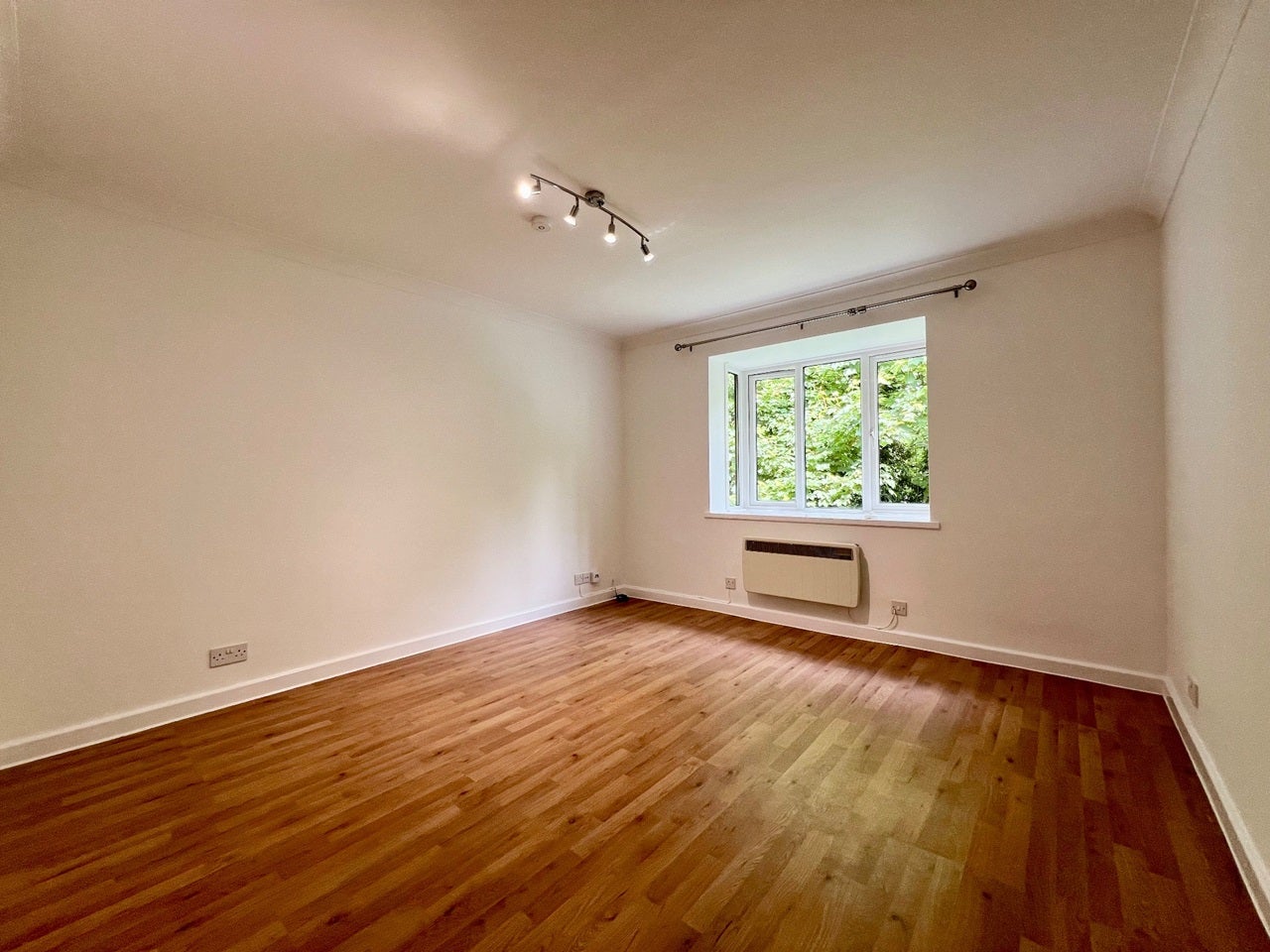 Flat Glyn Avenue in Greater London