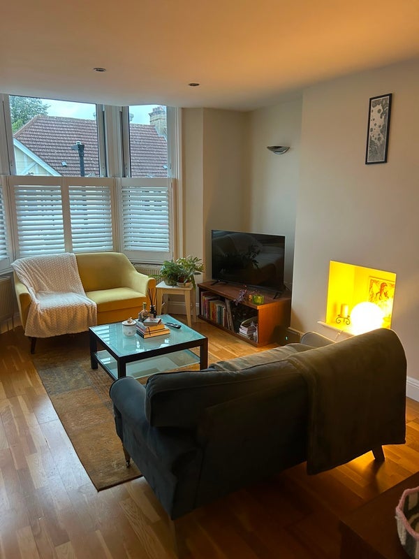 Flat Maplestead Road in Greater London