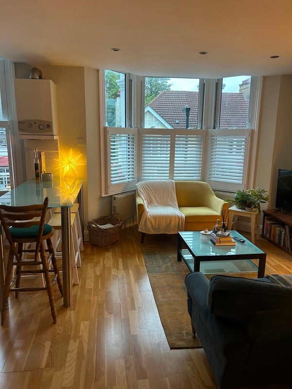 Flat Maplestead Road in Greater London