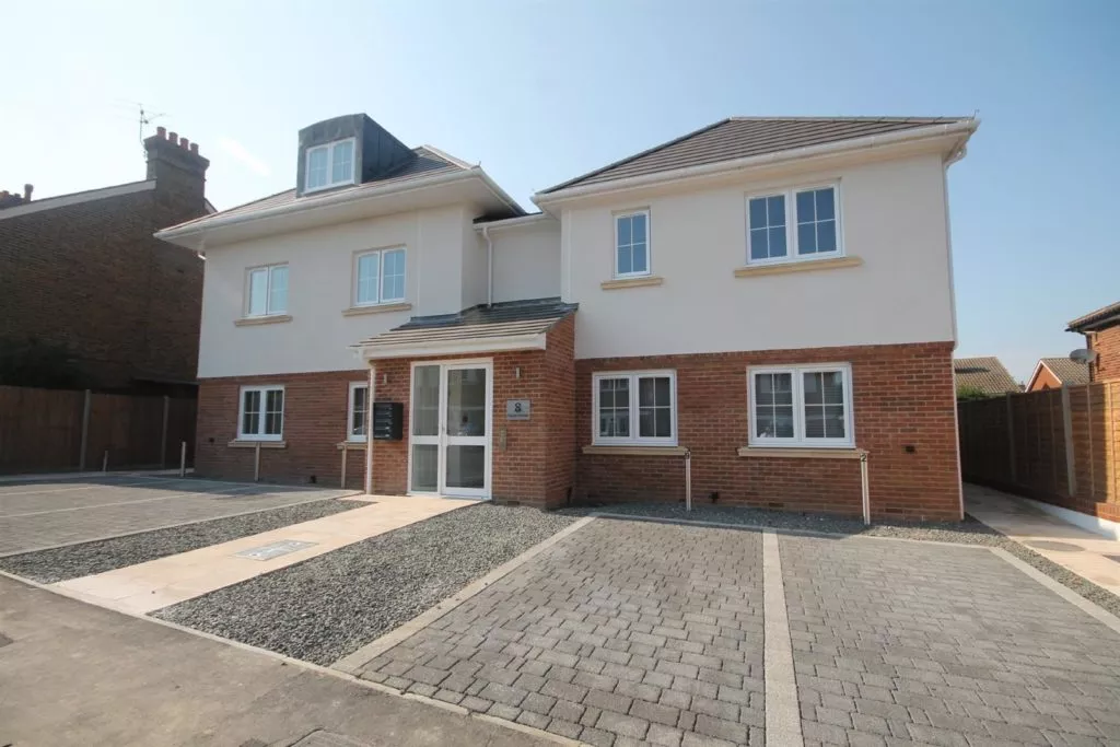 Flat Andrew's Close in Epsom and Ewell