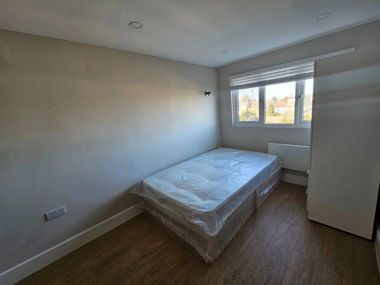 Flat Grosvenor Crescent in Greater London