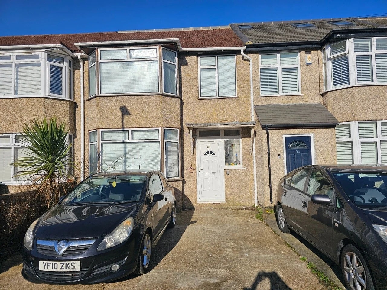 Flat Grosvenor Crescent in Greater London